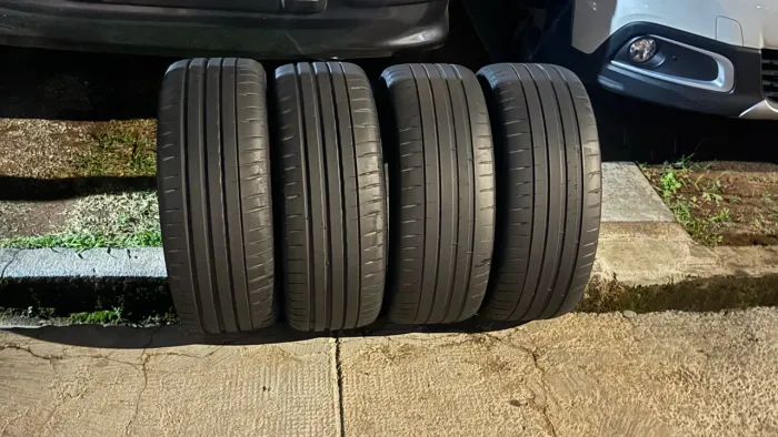 VENDO BARATO 4 PNEUS MICHELIN 2 EM EXCELENTE ESTADO 2 MEIA VIDA R$690.00 OS 04 205 /45/17