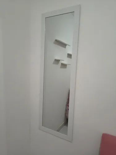 ESPELHO GRANDE COM MOLDURA EM BRANCO