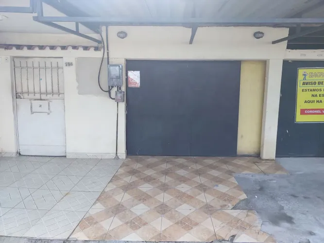 Loja em Irajá de Frente de Rua e Escola