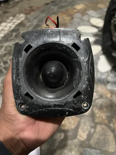 Tuíta jbl St 200
