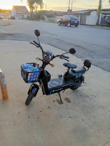 Scooter Eletrica ,modelo Quatro E, potência 500w,bateria 48Vlitio,até 40km/h