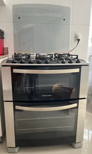 Fogão Eletrolux 5 bocas 2 fornos mesa de Vidro R$ 900,00