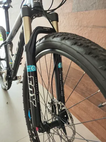 Bicicleta MTB SCOTT SCALE 940 aro 29, tamanho S P 15 Shimano Deore XT, suspensão Fox