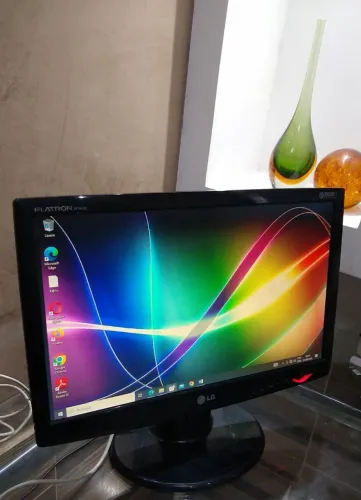 Monitor HP - LG de 19 Polegadas, Suporte para HDMI, Cabos, Ótimo Estado, Funcionamento OK.