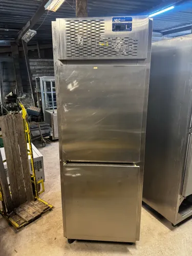 Geladeira industrial em aço inox - duas portas 