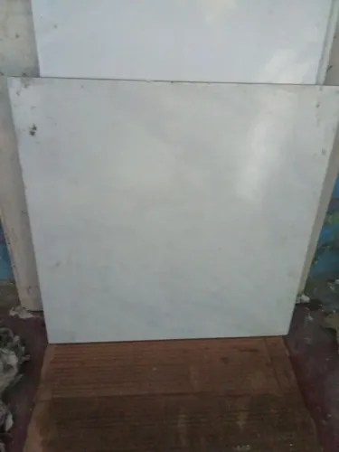 Cerâmicas cerbras no tamanho 47x47, com 12 unidades 