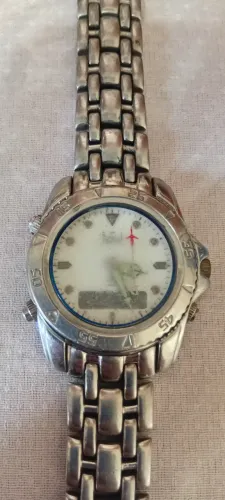 Relógio Dumont 685AM ponteiro dos segundos solto dentro da caixa precisa consertar a pulse