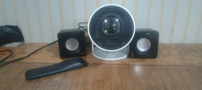 Projetor portátil hy300 e caixa de som