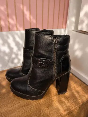 Bota marca bebece tamanho 37