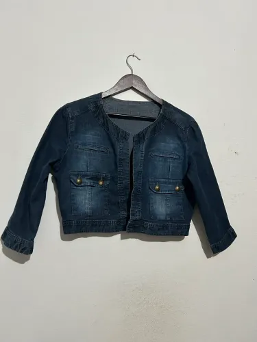 Casaquinho jeans feminino - tamanho M