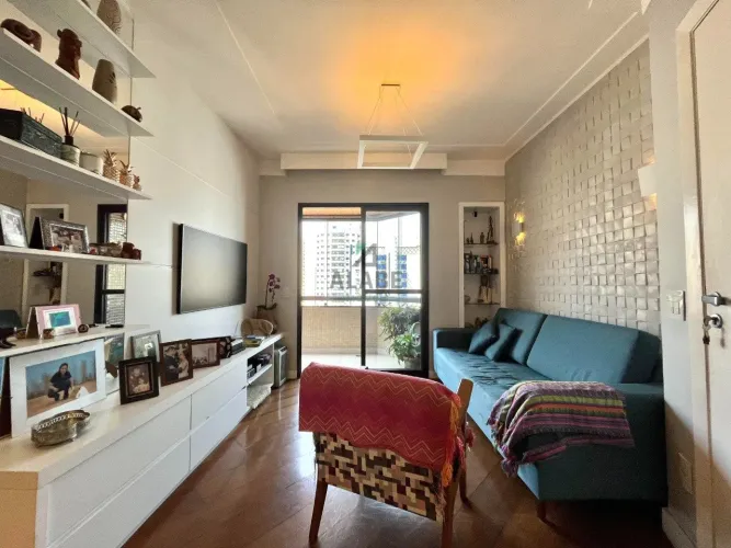 Apartamento Reformado com 2 Quartos, 3 Vagas Livres e Vista Aberta na Vila Mascote