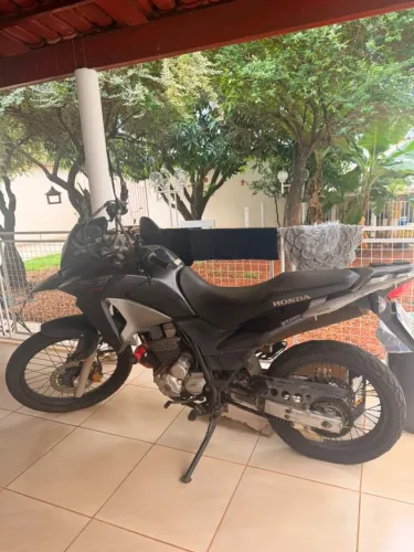 Honda XRE 300, ano 2016