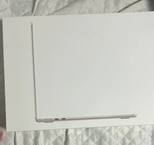 MacBook m5 