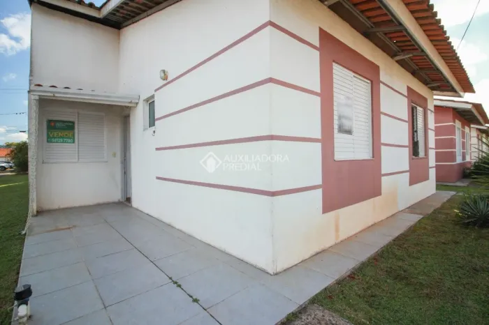 Casa em condomínio à venda no bairro Terra Nova, 51 m² com 2 dormitórios/quartos.