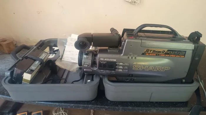 Filmadora Sharp VL-L310B ano 1992