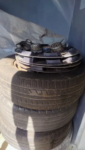 3 pneus + rodas