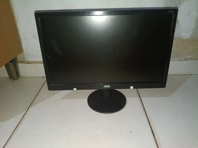Monitor AOC FUNCIONANDO 18 POLEGADAS 