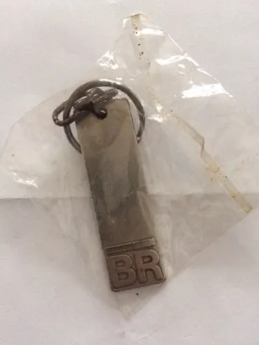 Lote com 3 Chaveiros Antigos, 1 Lubrax 4 dos anos 1970 e 2 Chaveiro Posto BR Petrobras