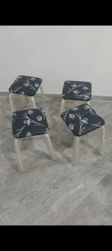 4 Banquetas com Estofado Floral