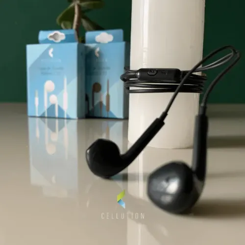 Fone De Ouvido com Fio e conector P2 modelo G12 Preto ou Branco - Celebrate