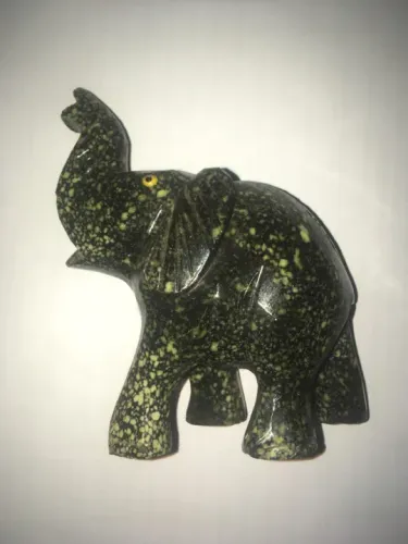 Elefante de pedra sabão