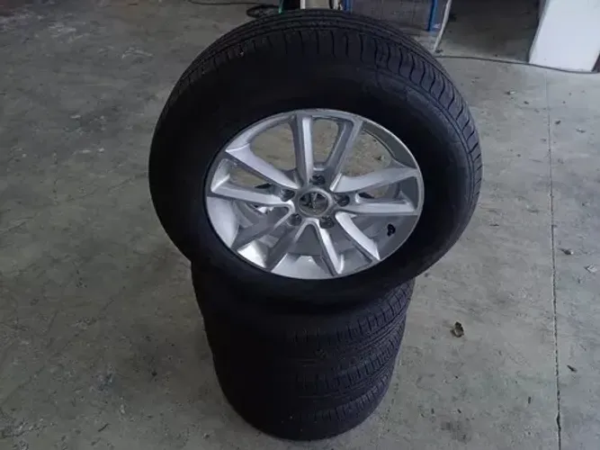Jogo De Roda Com Pneu Dodge Journey Sxt 2013
