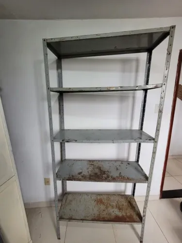 Estante de Metal para Organização