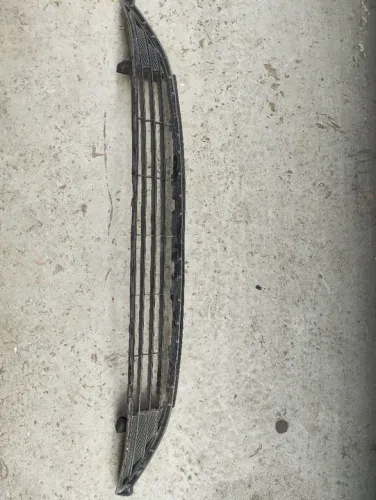 Grade parachoque Toyota Prius 