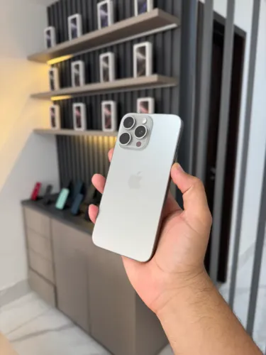 IPhone 15 Pro Max titanium natural