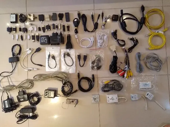 Cabos, Adaptadores, conexões diversas. Computadores, celulares. Todos os produtos estão di