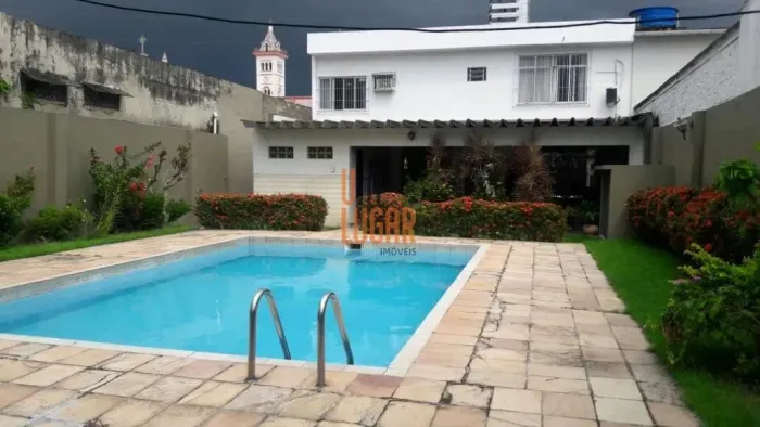 Um Lugar Imóveis Aluga: Casa com 7 quartos em São Brás com piscina