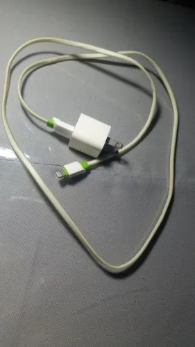 Carregador yphone original baixei 49 reais