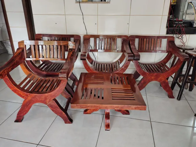 Móveis mesa e cadeiras