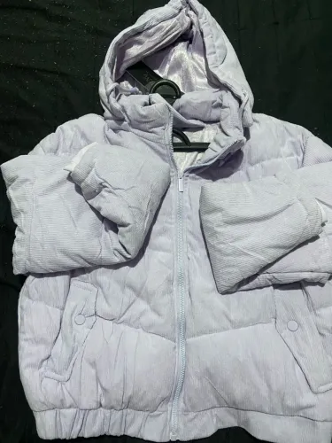 PROMOÇÃO Casaco puffer lilás com capuz