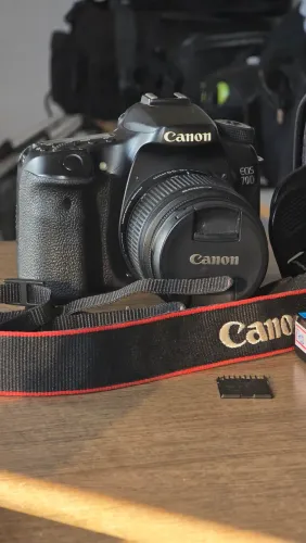 Canon EOS 70D com lente 18-55mm [ate 12x]