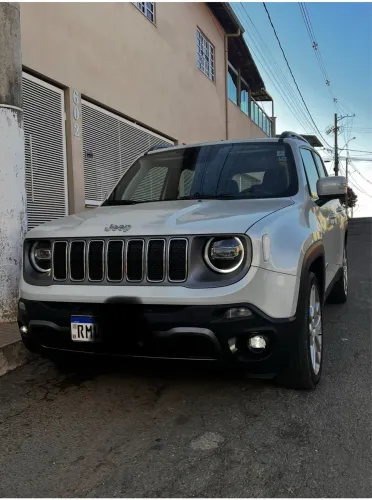 Renegade 2021 Limited com teto panorâmico 