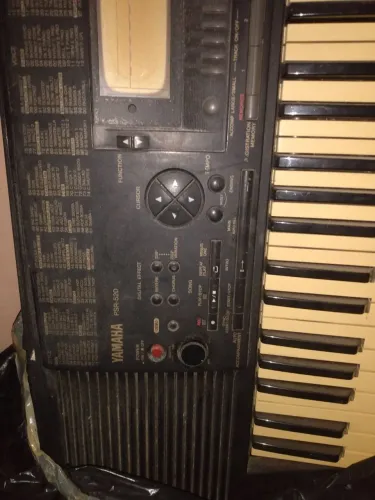 Teclado Yamaha psr 520 com defeito 