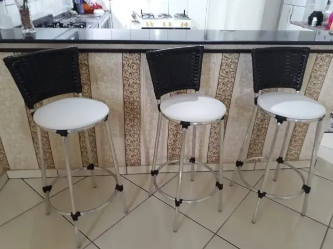 Banqueta para Balcão em Estrutura de Alumínio- valor por unidade.