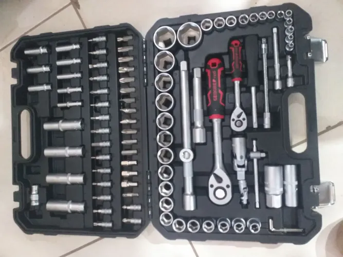 Kit de chave maleta com 94 peças. 