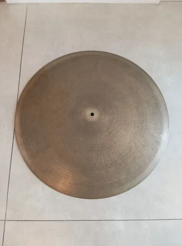 ## Prato de bateria Zildjian Avedis Flat Top Ride Hollow Logo 22, 1978/82, 3922g, raro !!