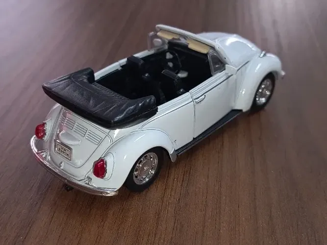 Miniatura Fusca conversível 1:32 branco welly