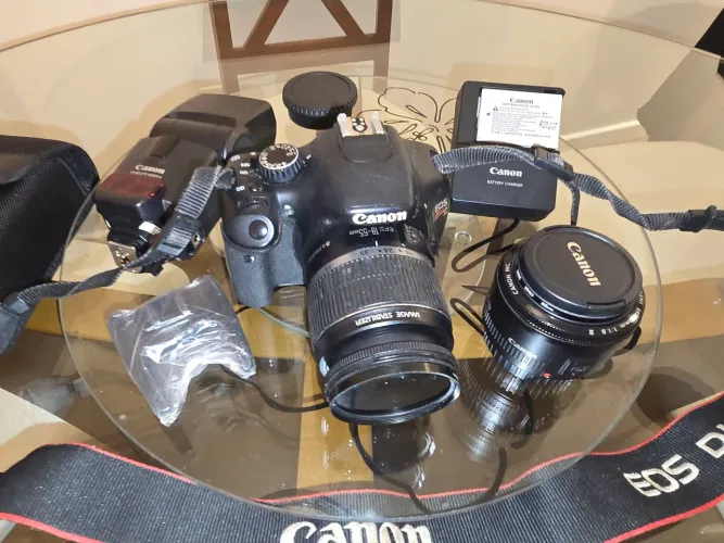 2 Câmeras Canon T2i EOS Digital com Flash Externo e acessórios