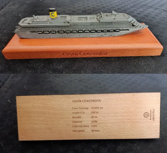 Maquete rara do navio Costa Concordia, demolido em 2017 após naufrágio. Com caixa