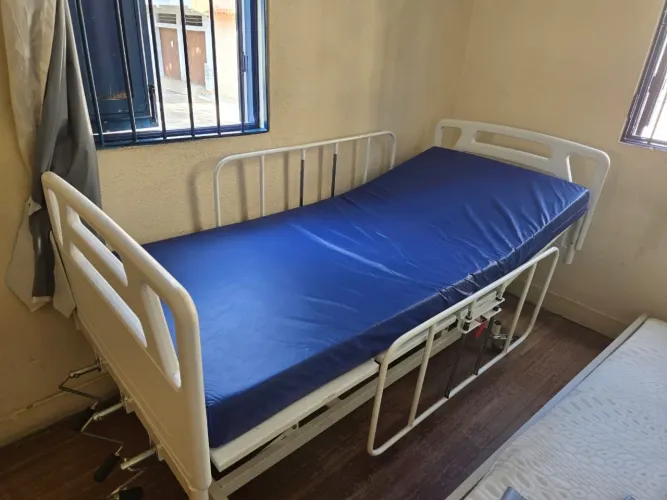 Cama hospitalar semi-nova