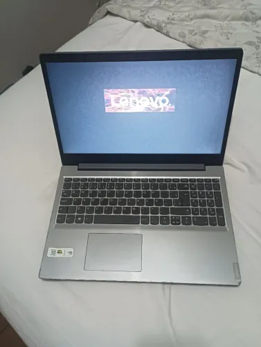 Notebook Lenovo - Tela Grande e Desempenho Eficiente