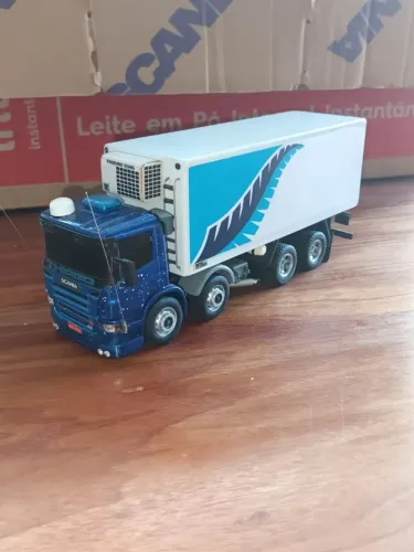 Miniatura caminhão Scania Bau bitruck