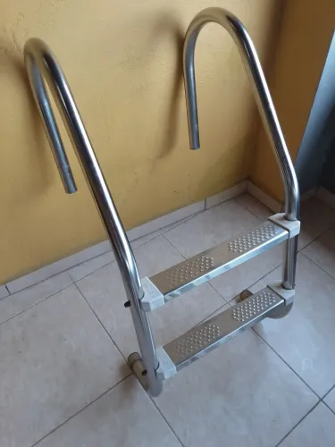 Escada para Piscina 2 degraus em Aço Inoxidável