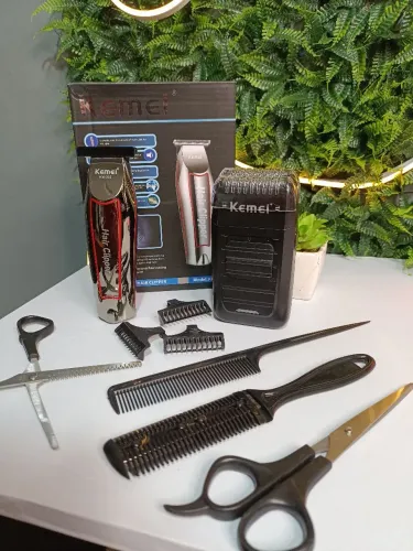 KIT BARBEIRO MÁQUINA KEMEI + TESOURA E PENTES