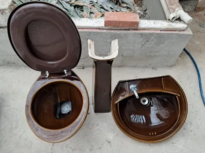 Conjunto de Louças Sanitárias Retrô de Banheiro Marron (ocre)