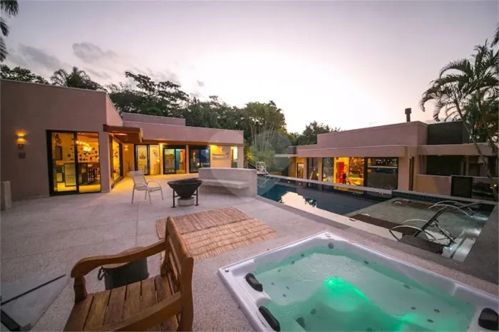 Casa à venda com 6 quartos, sendo 5 suítes, no condomínio São Joaquim, Vinhedo - SP